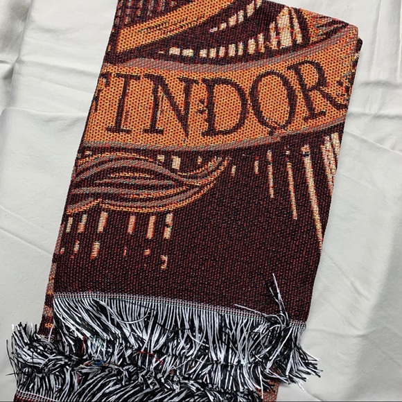 HARRY POTTER Gryffindor House Crest Woven TAPESTRY THROW BLANKET! - Picture 5 of 10